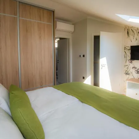 Luxury Paula * Bakar