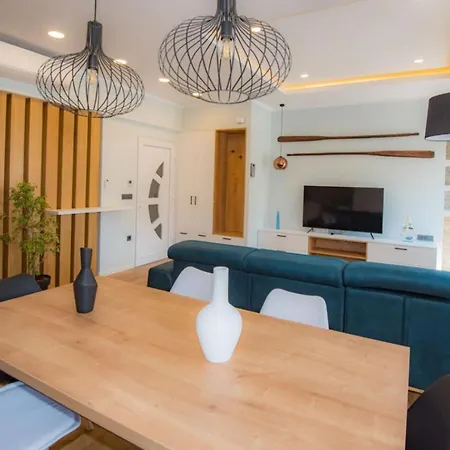 Luxury Paula Apartment